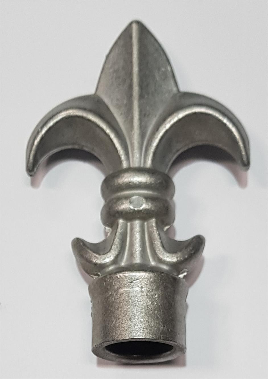 Spear Fleur De Lis 19 Round Female B